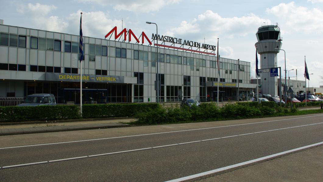 Maastricht_Aachen_Airport_front.jpg