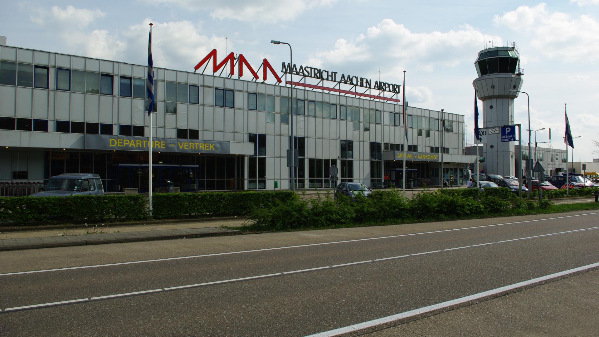Maastricht_Aachen_Airport_front.jpg